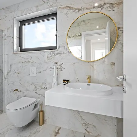 Stunning In With Kitchen