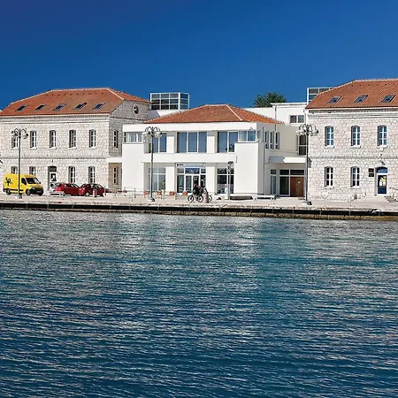 Nyaraló Beach Front Home In Vodice Vodice