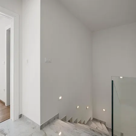 Stunning In With Kitchen Prázdninový dům *