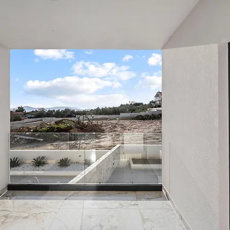 Stunning In With Kitchen