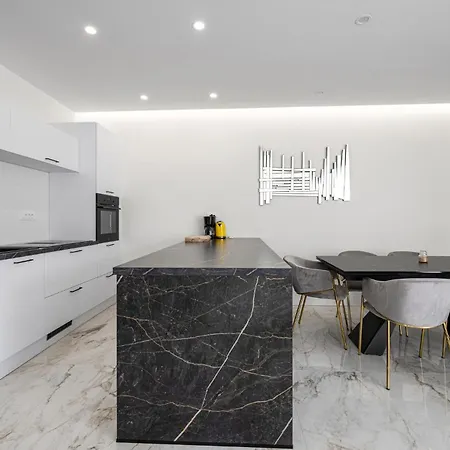 Stunning In With Kitchen *