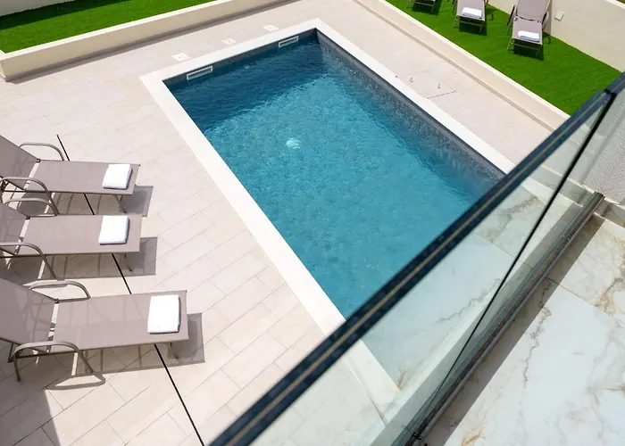 Stunning In With Kitchen