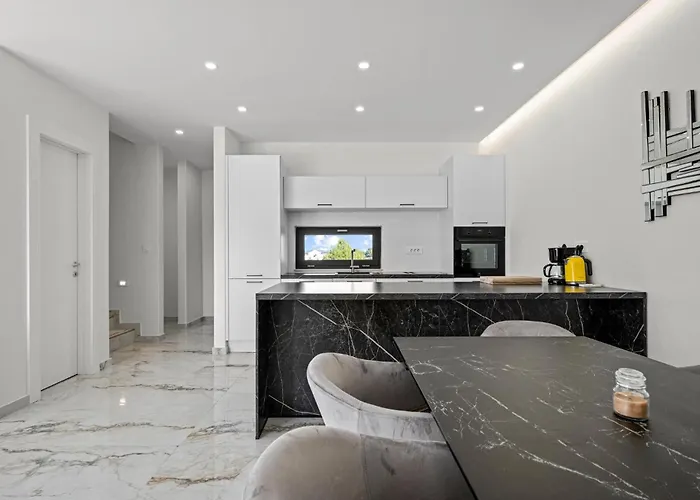 Stunning In With Kitchen