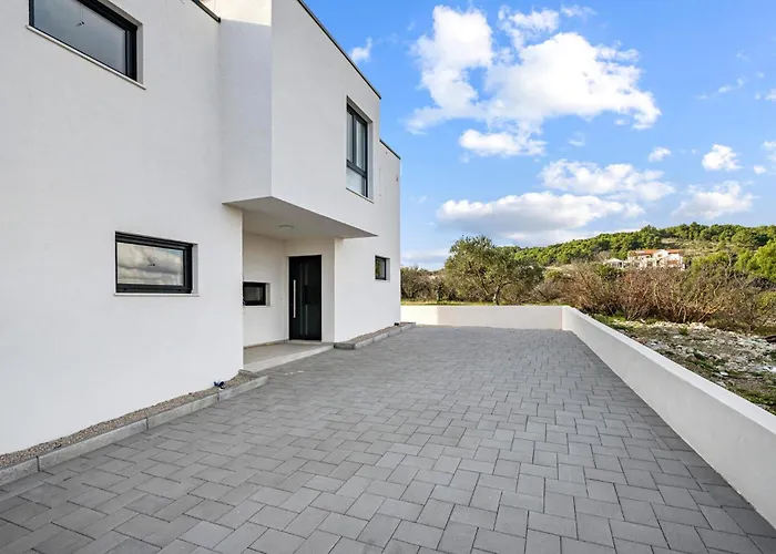 Stunning In With Kitchen