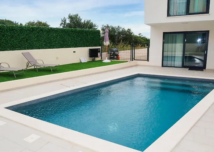 Dom wakacyjny Stunning In With Kitchen